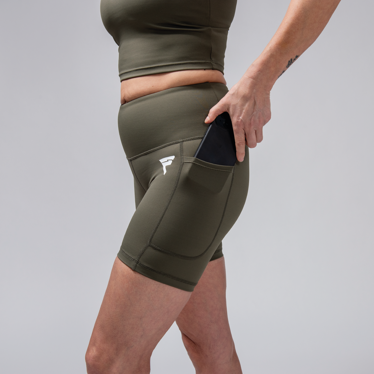 HIGH-WAISTED SHORTS GREEN