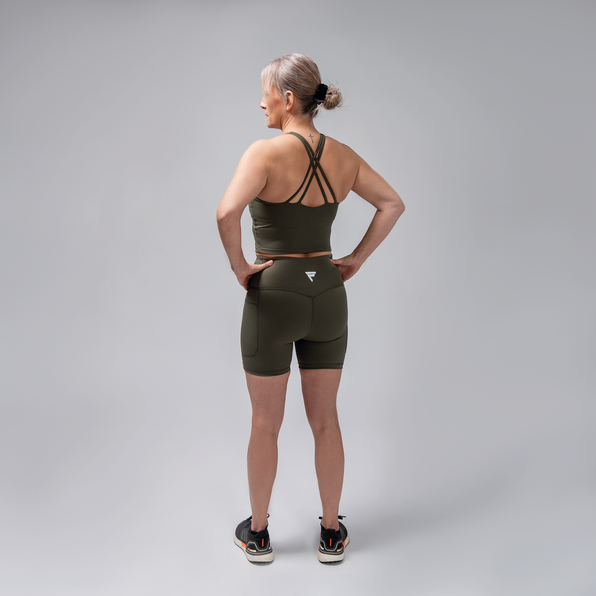 HIGH-WAISTED SHORTS GREEN