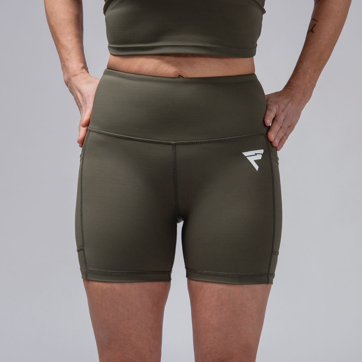 HIGH-WAISTED SHORTS GREEN