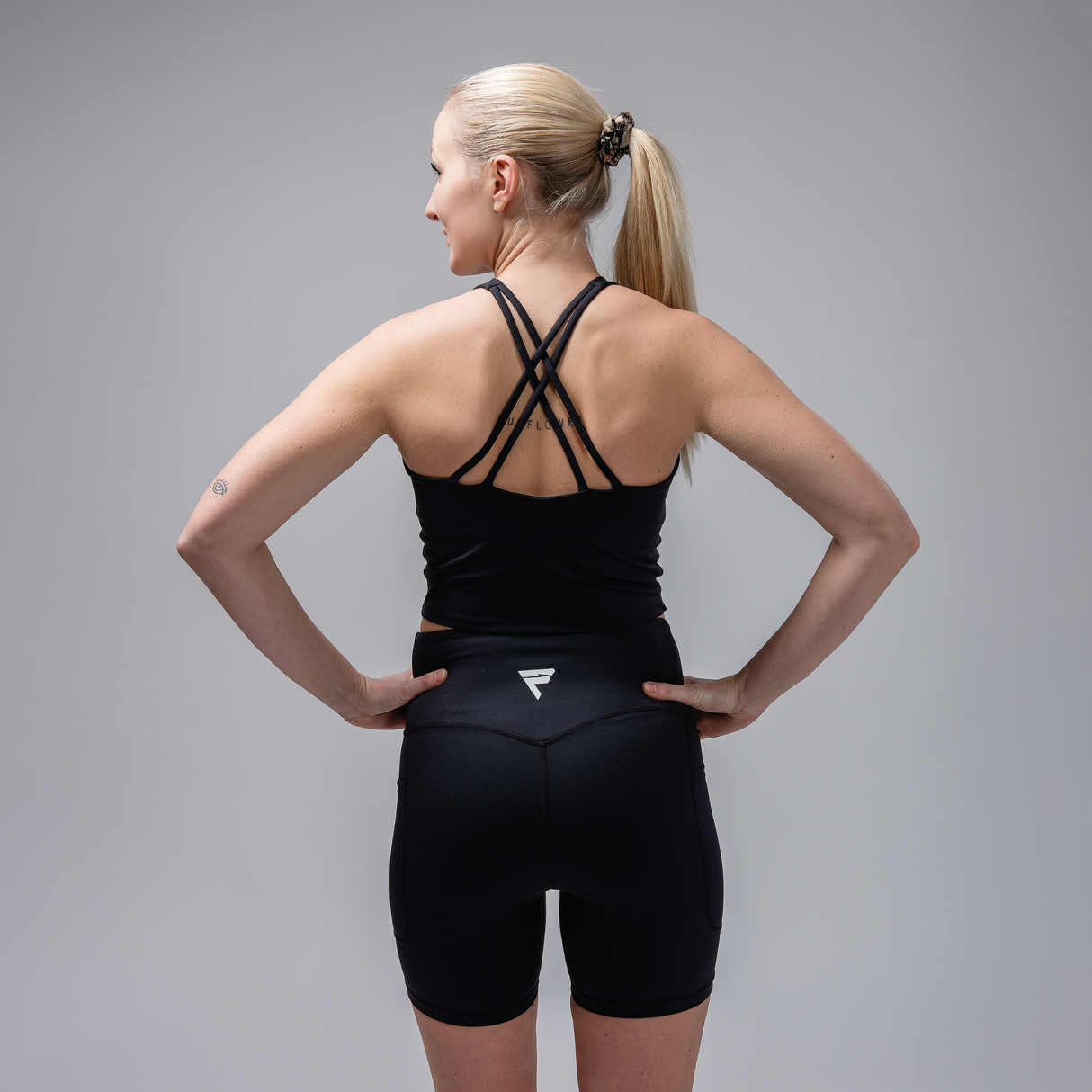 HIGH-WAISTED SHORTS BLACK